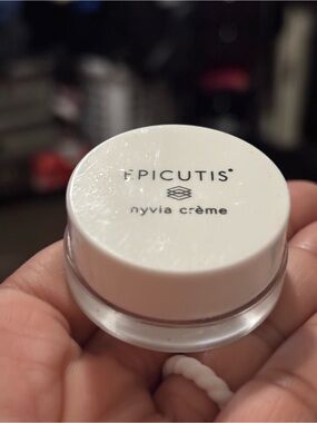 Nyvia Crème – White Skin Repair Moisturizer